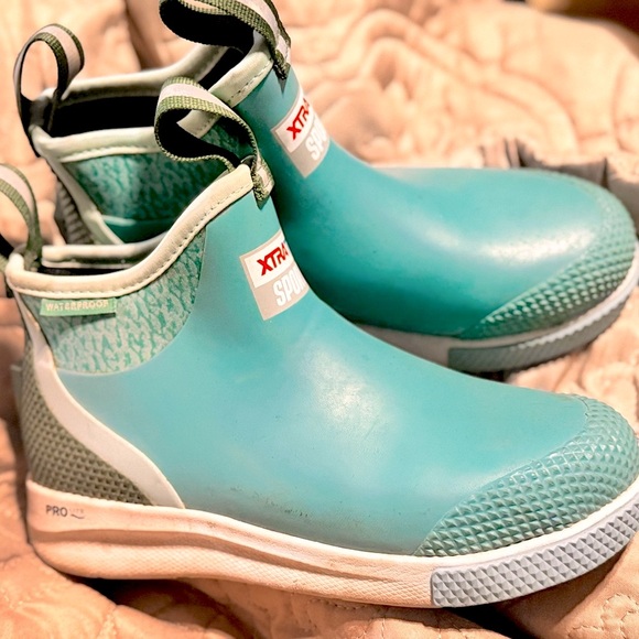 XTRATUF Waterproof Boots / GUC Weatherproof Boots / 5.5 / Nonslip Deck boots - Picture 1 of 8